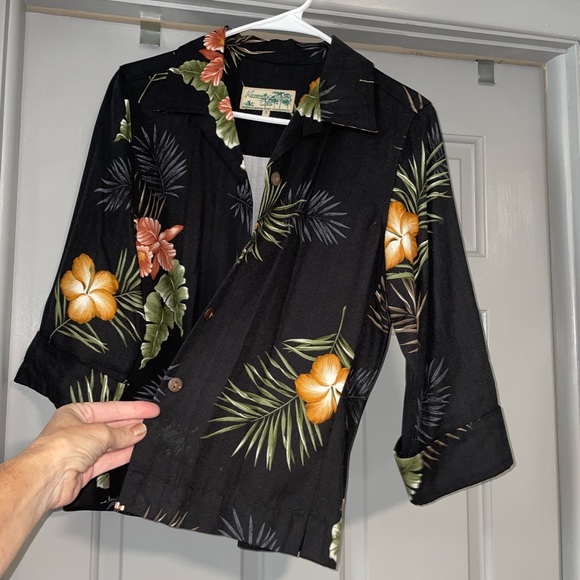 Hawaiian Button Up. MUST BE BUNDLED - Picture 5 of 5